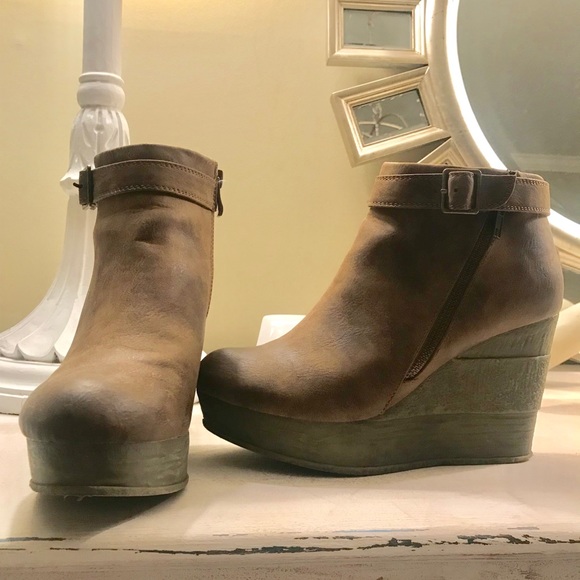 sbicca wedge booties